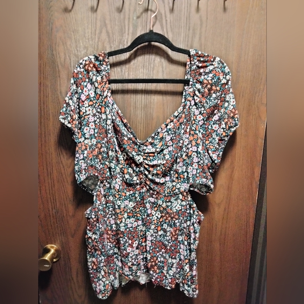 Torrid Floral Cinch Cut Out Top